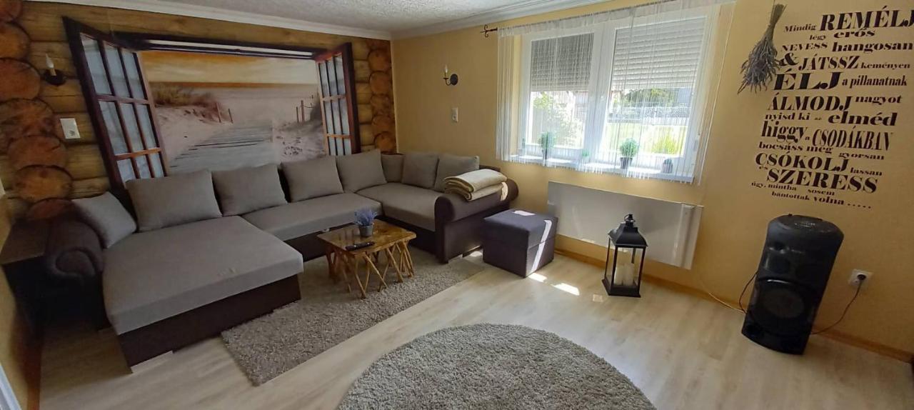 Levendula Vendeghaz Villa ฮอยดูนานาช ภายนอก รูปภาพ