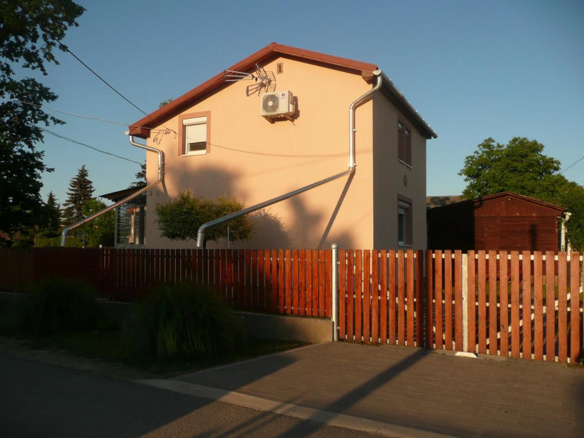 Levendula Vendeghaz Villa ฮอยดูนานาช ภายนอก รูปภาพ